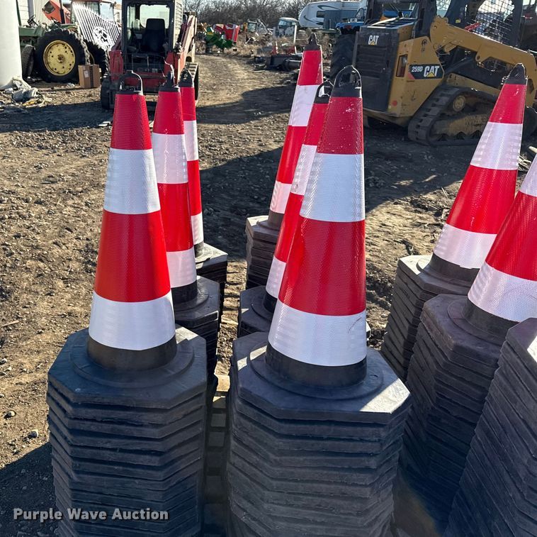 image for item EN0248 (250) traffic cones