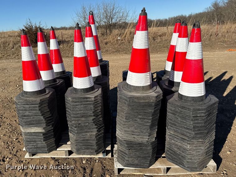 image for item EN0248 (250) traffic cones