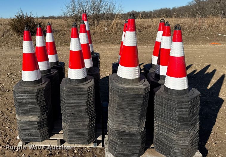 image for item EN0248 (250) traffic cones