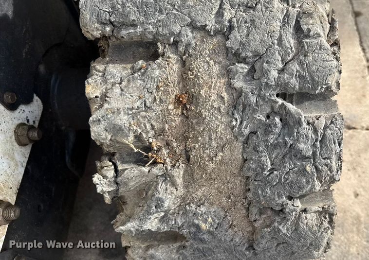 image for item EN0484 2012 Bobcat S630 skid steer loader