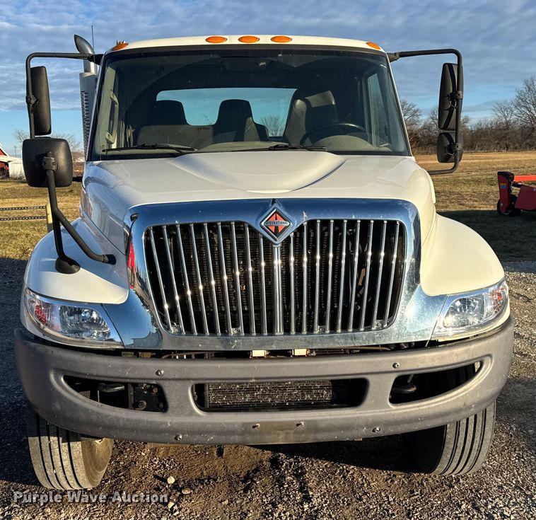 image for item EN0863 2012 International 4300M7 utility / service truck