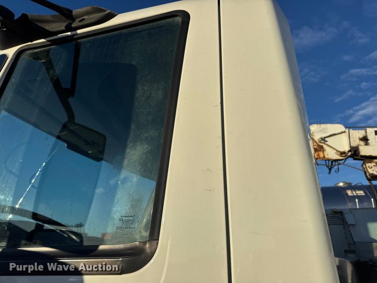 image for item EN0863 2012 International 4300M7 utility / service truck