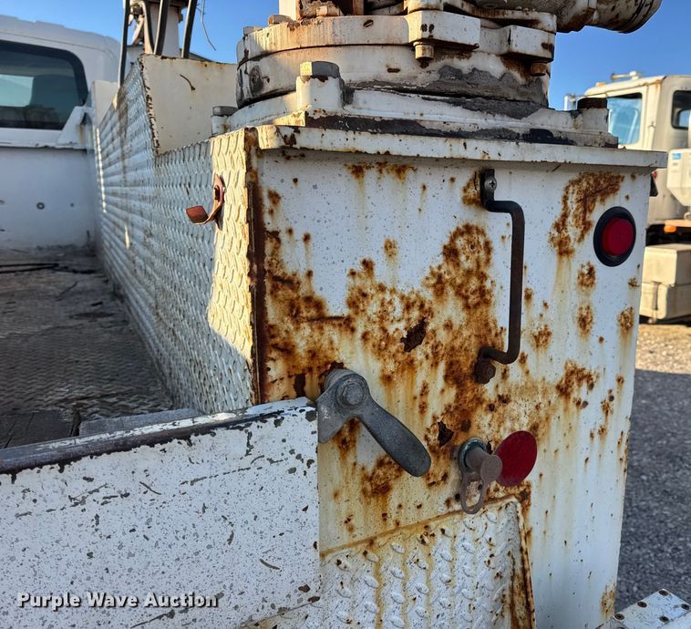 image for item EN0863 2012 International 4300M7 utility / service truck