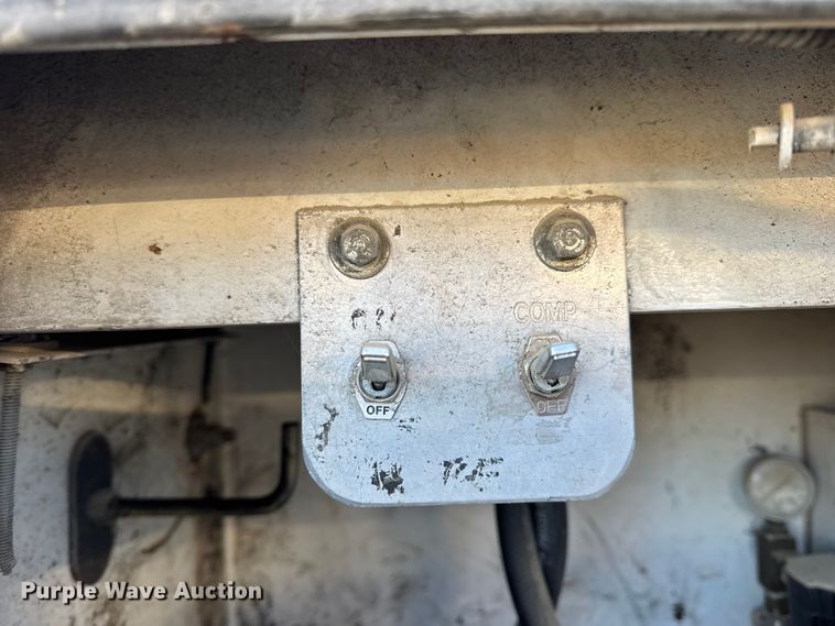 image for item EN0863 2012 International 4300M7 utility / service truck