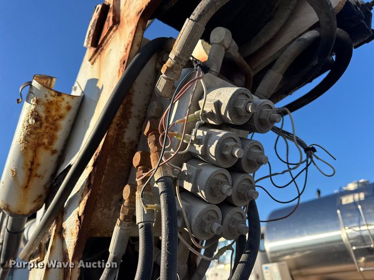 image for item EN0863 2012 International 4300M7 utility / service truck