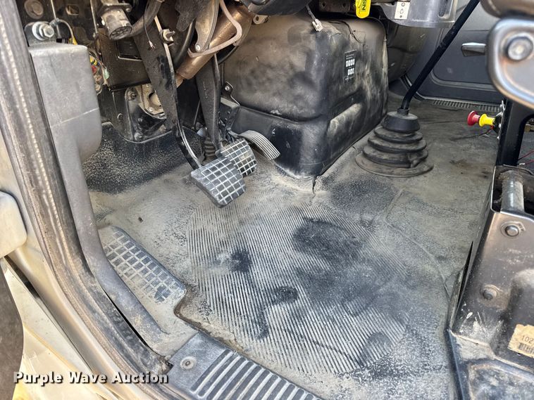 image for item EN0863 2012 International 4300M7 utility / service truck