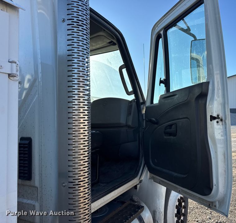 image for item EN0863 2012 International 4300M7 utility / service truck