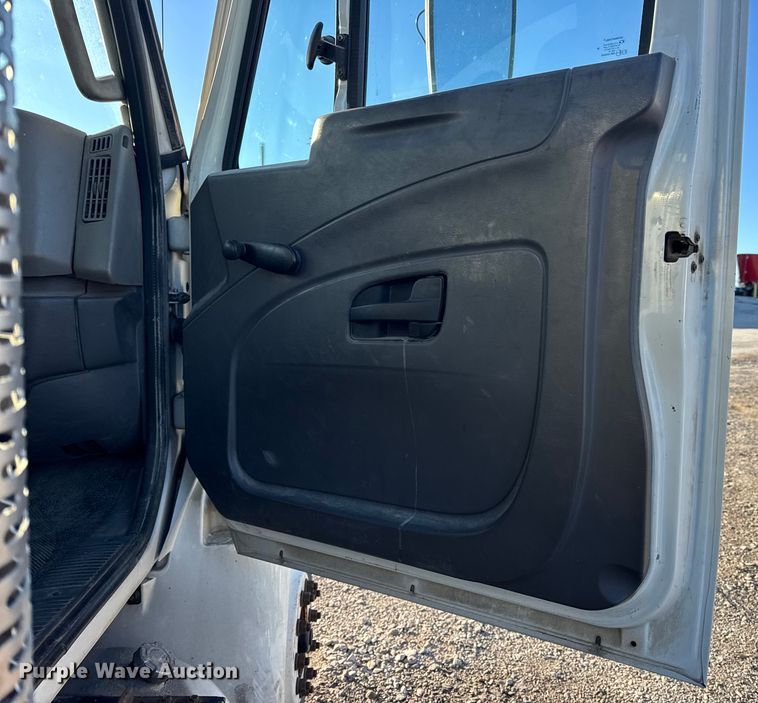 image for item EN0863 2012 International 4300M7 utility / service truck