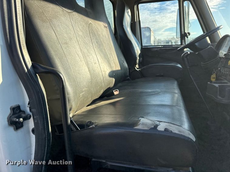 image for item EN0863 2012 International 4300M7 utility / service truck