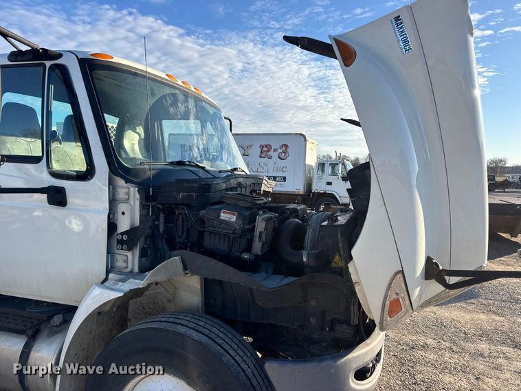 image for item EN0863 2012 International 4300M7 utility / service truck