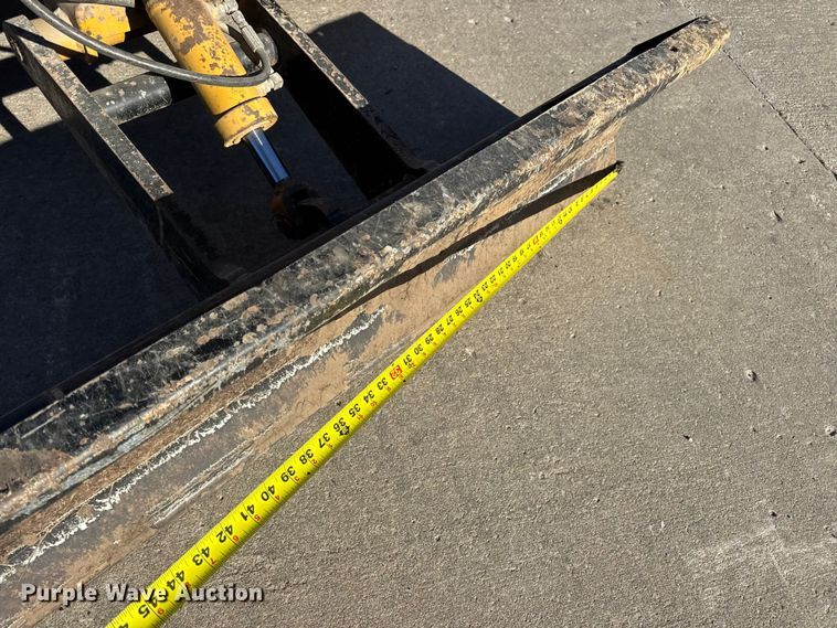 image for item EN0867 2006 Vermeer RT350 trencher