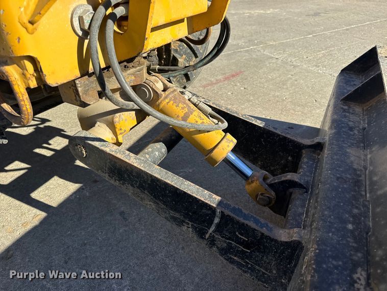 image for item EN0867 2006 Vermeer RT350 trencher