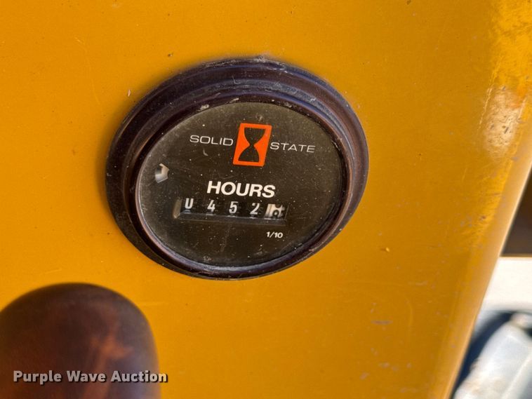 image for item EN0867 2006 Vermeer RT350 trencher