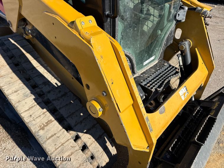 image for item EN0871 2017 Caterpillar 239D tracked skid steer loader
