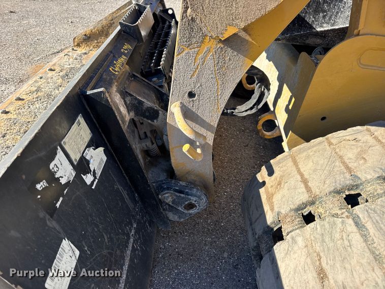 image for item EN0871 2017 Caterpillar 239D tracked skid steer loader