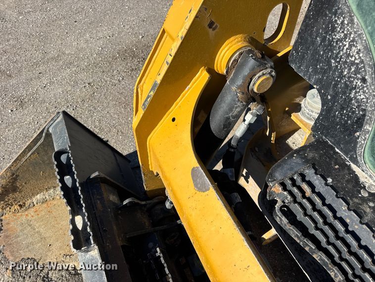 image for item EN0871 2017 Caterpillar 239D tracked skid steer loader