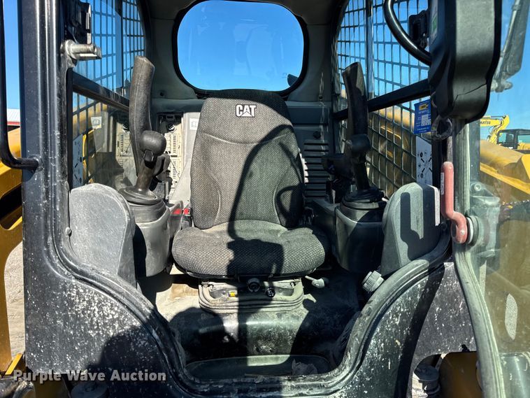 image for item EN0871 2017 Caterpillar 239D tracked skid steer loader