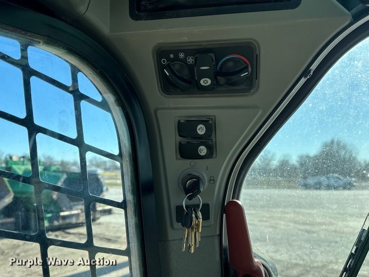 image for item EN0871 2017 Caterpillar 239D tracked skid steer loader