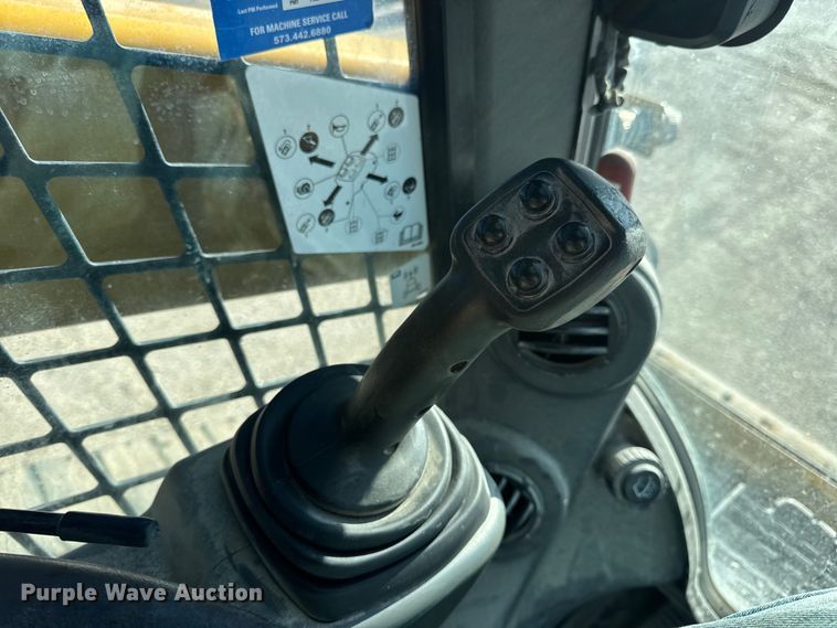 image for item EN0871 2017 Caterpillar 239D tracked skid steer loader