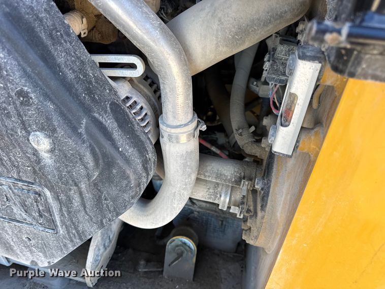 image for item EN0871 2017 Caterpillar 239D tracked skid steer loader