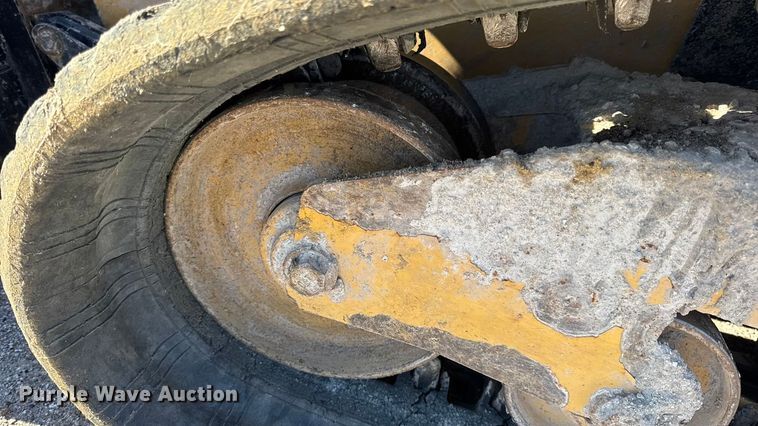 image for item EN0871 2017 Caterpillar 239D tracked skid steer loader