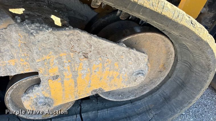 image for item EN0871 2017 Caterpillar 239D tracked skid steer loader