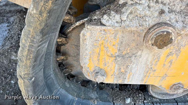 image for item EN0871 2017 Caterpillar 239D tracked skid steer loader