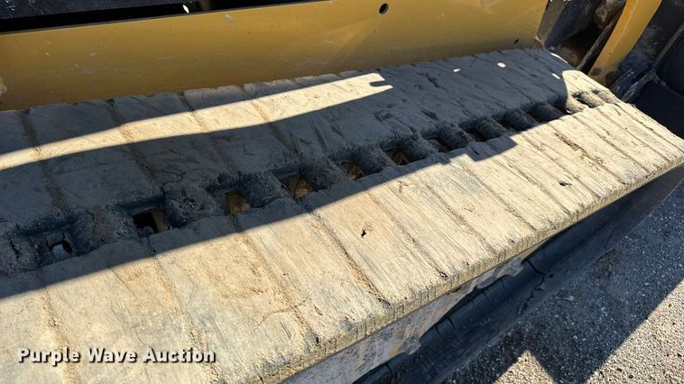 image for item EN0871 2017 Caterpillar 239D tracked skid steer loader