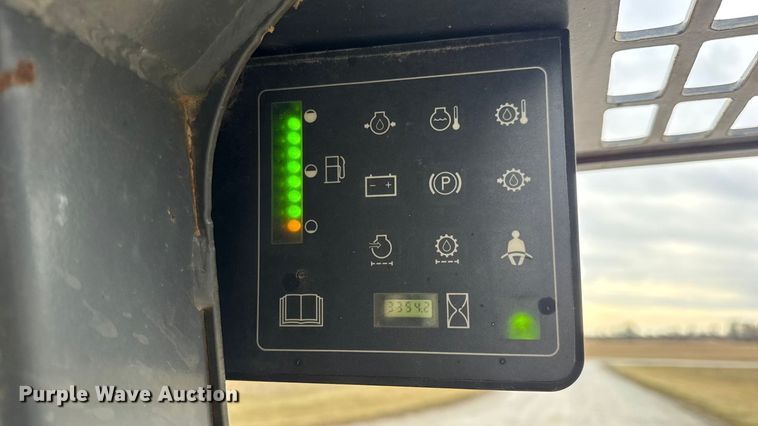 image for item EN0875 1999 Case 75XT skid steer loader