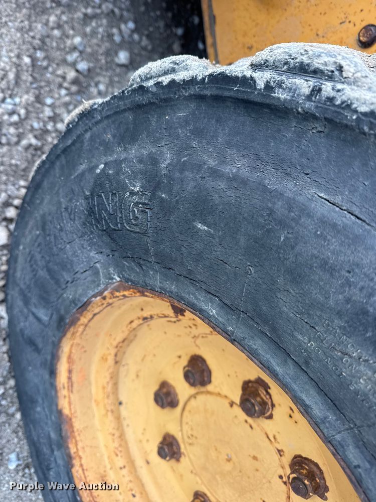 image for item EN0875 1999 Case 75XT skid steer loader