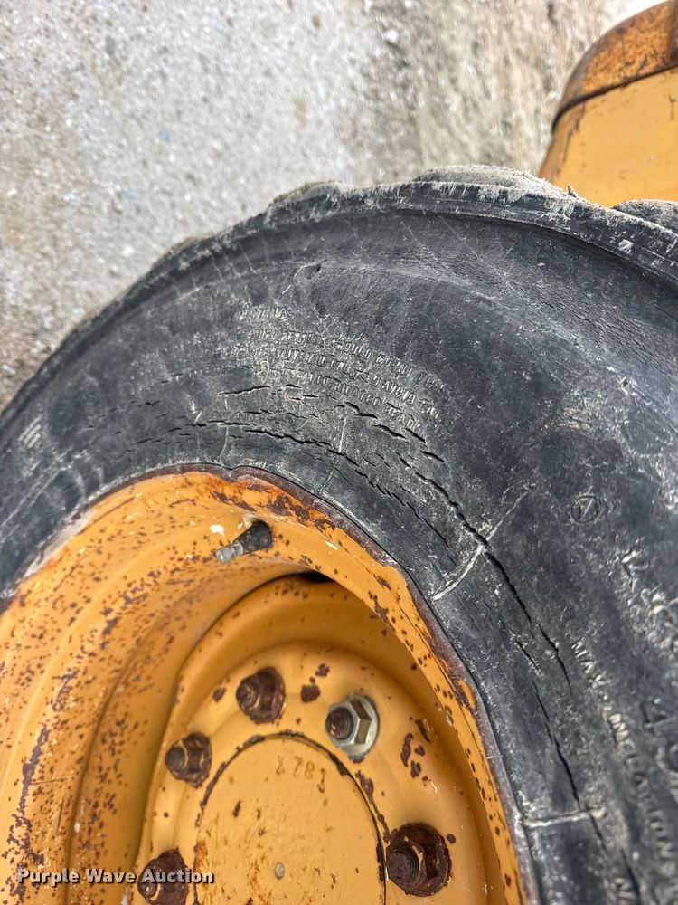 image for item EN0875 1999 Case 75XT skid steer loader