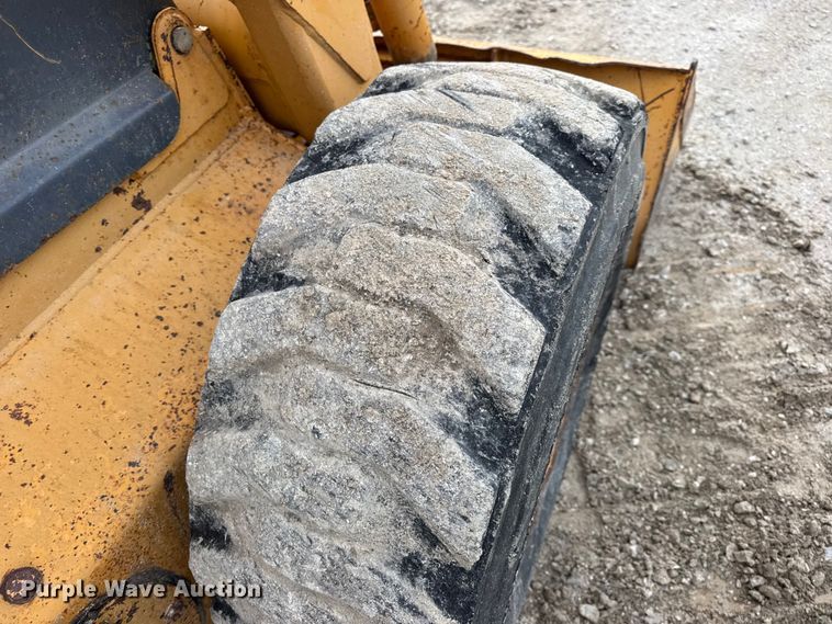 image for item EN0875 1999 Case 75XT skid steer loader