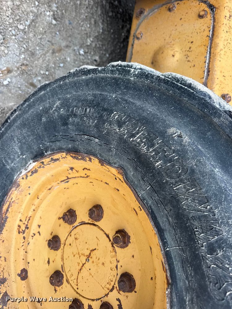 image for item EN0875 1999 Case 75XT skid steer loader