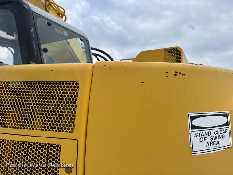 image for item EN0876 2000 Komatsu PC228USLC excavator