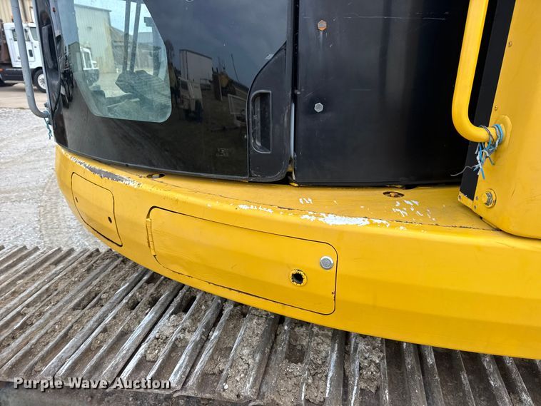image for item EN0876 2000 Komatsu PC228USLC excavator