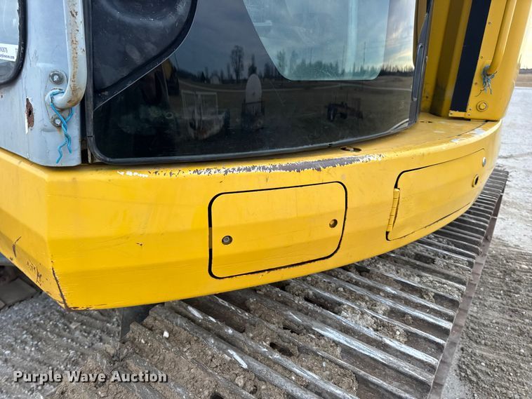 image for item EN0876 2000 Komatsu PC228USLC excavator