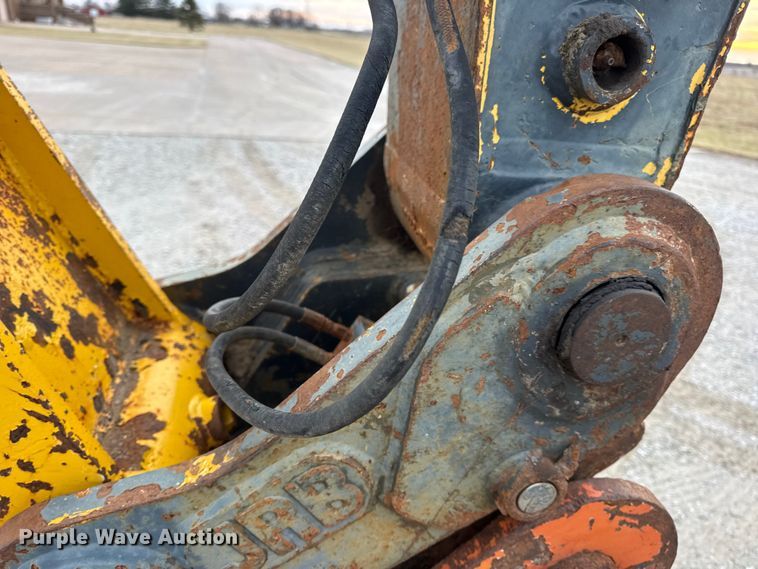 image for item EN0876 2000 Komatsu PC228USLC excavator