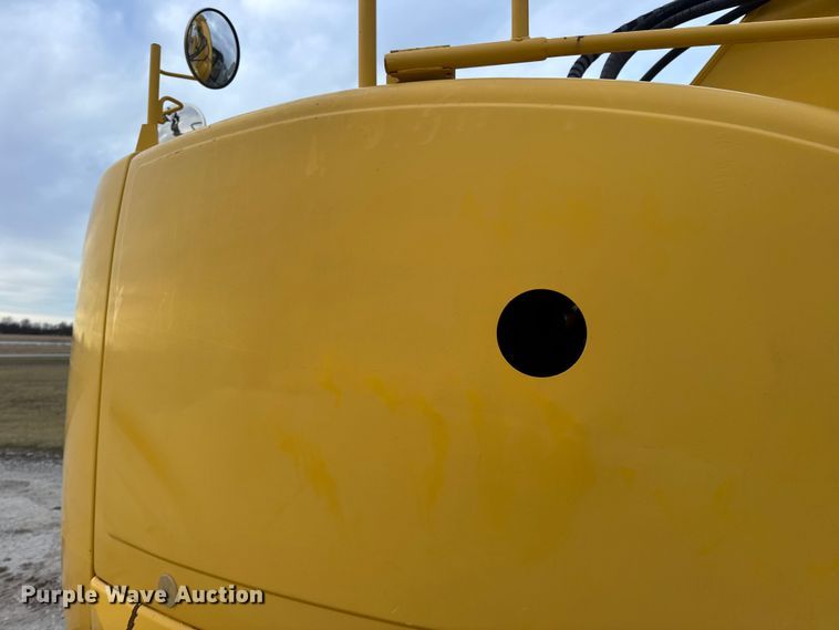 image for item EN0876 2000 Komatsu PC228USLC excavator