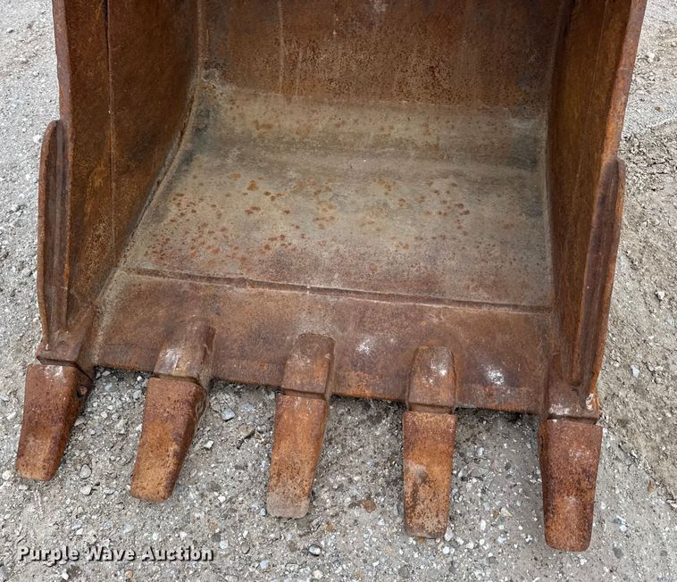 image for item EN0876 2000 Komatsu PC228USLC excavator