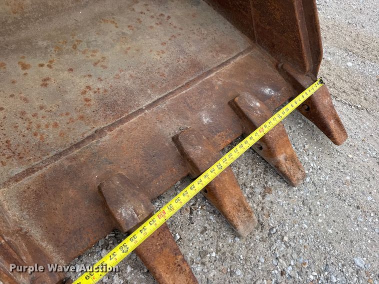 image for item EN0876 2000 Komatsu PC228USLC excavator