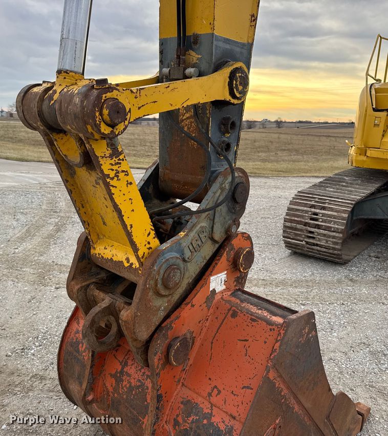 image for item EN0876 2000 Komatsu PC228USLC excavator