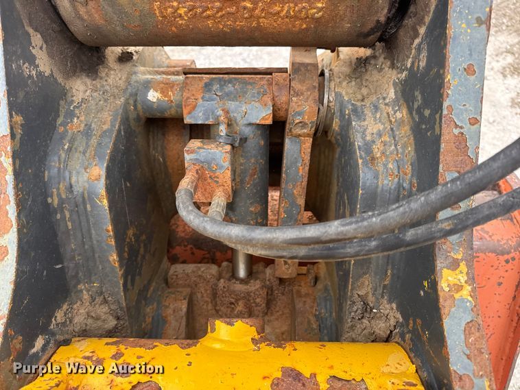 image for item EN0876 2000 Komatsu PC228USLC excavator