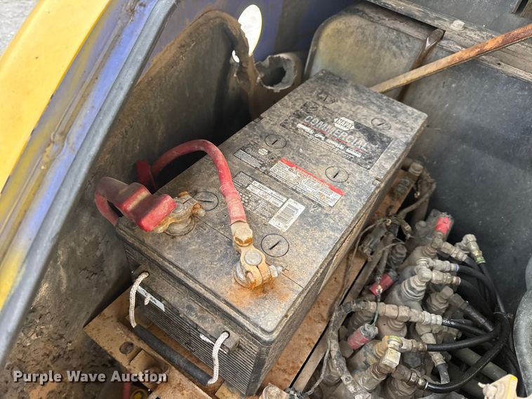 image for item EN0876 2000 Komatsu PC228USLC excavator