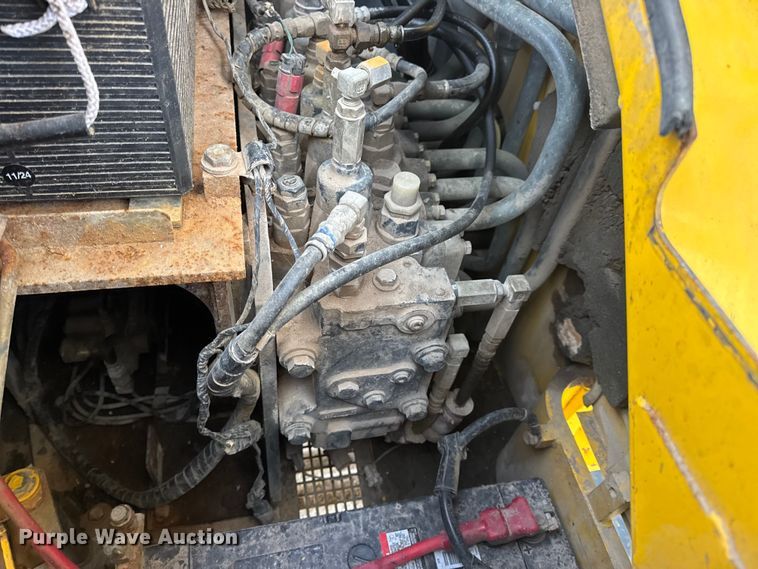 image for item EN0876 2000 Komatsu PC228USLC excavator