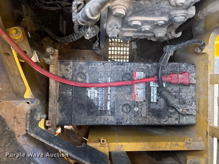 image for item EN0876 2000 Komatsu PC228USLC excavator