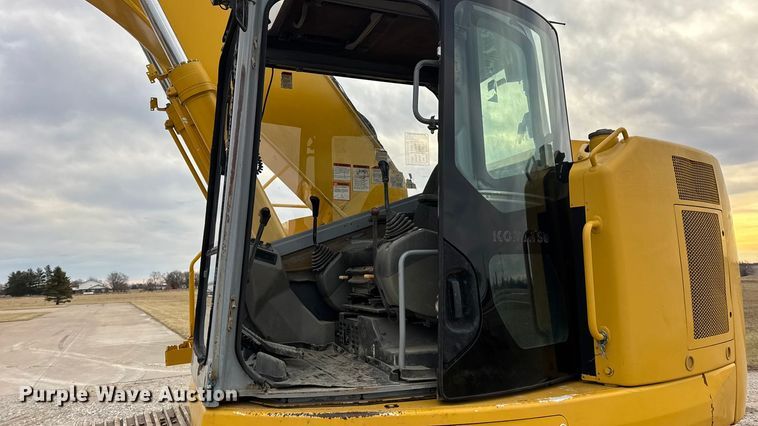 image for item EN0876 2000 Komatsu PC228USLC excavator