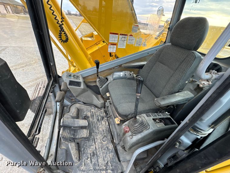 image for item EN0876 2000 Komatsu PC228USLC excavator