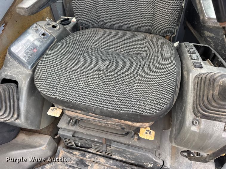 image for item EN0876 2000 Komatsu PC228USLC excavator