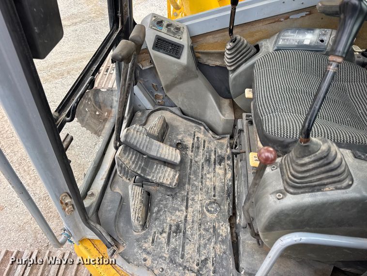 image for item EN0876 2000 Komatsu PC228USLC excavator