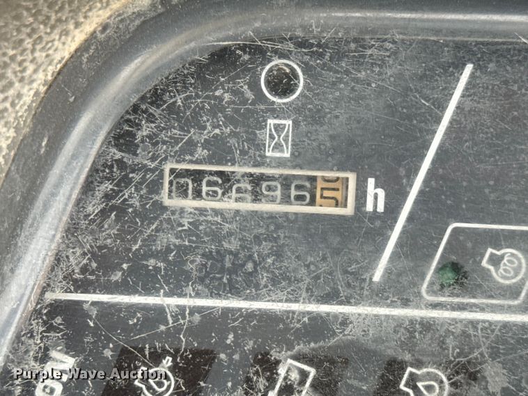 image for item EN0876 2000 Komatsu PC228USLC excavator